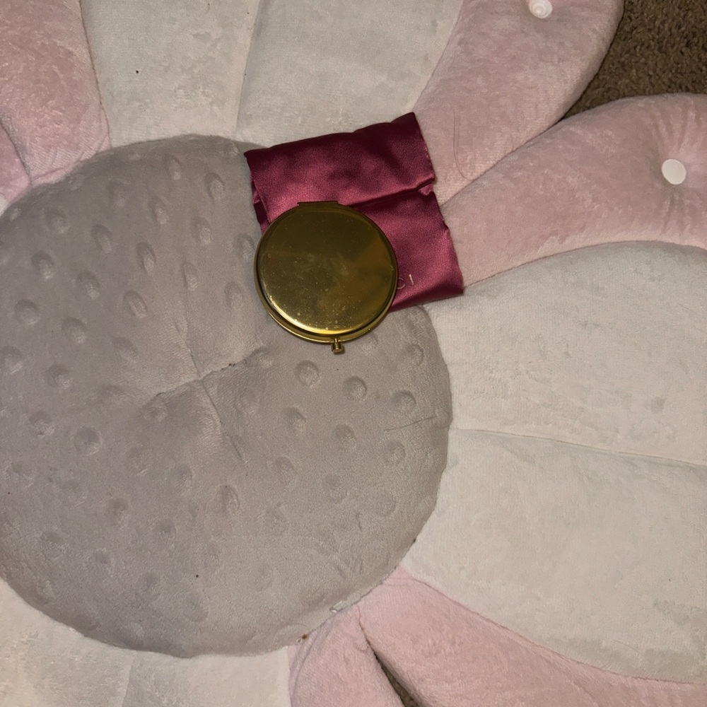 Gucci Floral Compact with Burgundy Pouch - Picture 3 of 4